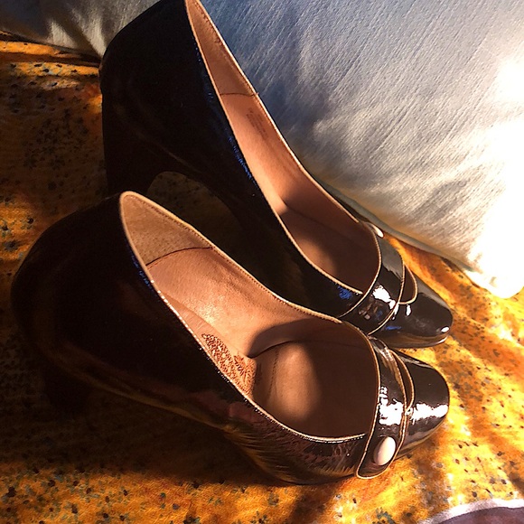 Sofft Patent Leather Pumps - Picture 3 of 9